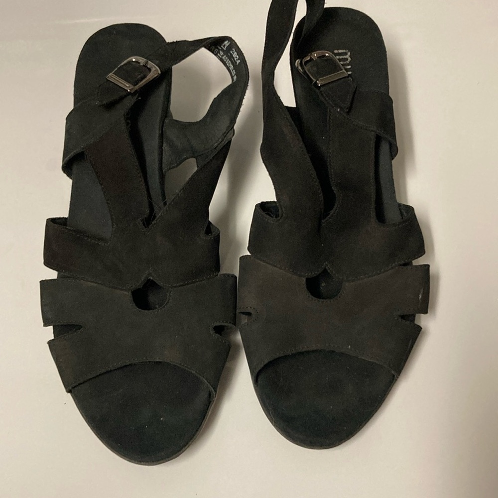 Munro SIZE9 black suede sandals